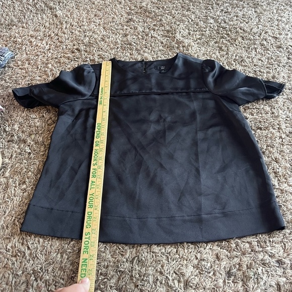 J Crew 365 polyester flowy short sleeve blouse - Picture 5 of 7